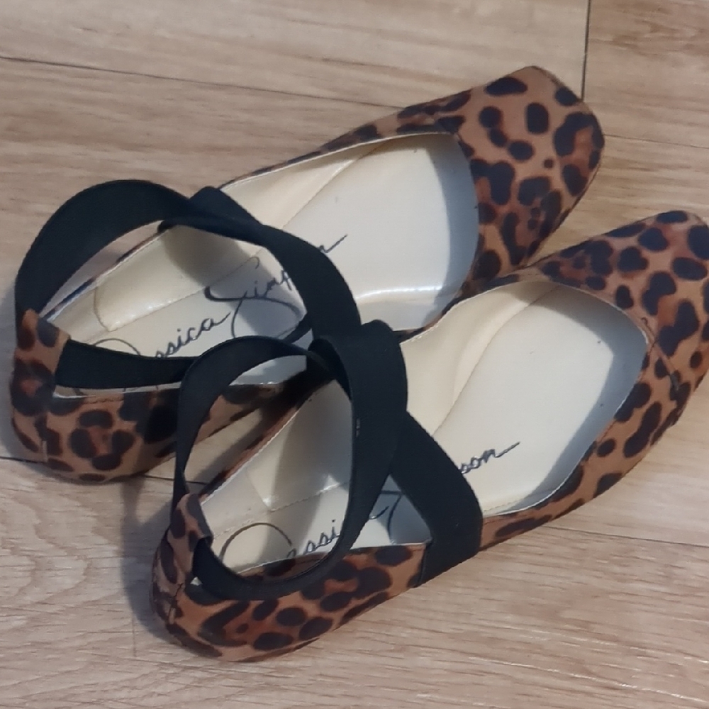 Jessica Simpson Leopard Print Ballet Flats with Black ElasticStraps - Picture 5 of 11
